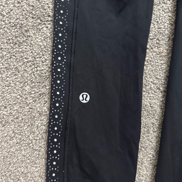 Women’s Lululemon High Waisted Laser Cut Leggings - Black - Size 2 - Picture 3 of 3